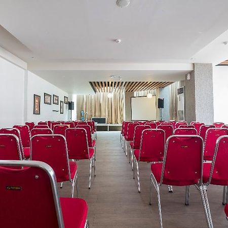 Collection O 1301 Hotel Grand Citra Макасар Экстерьер фото
